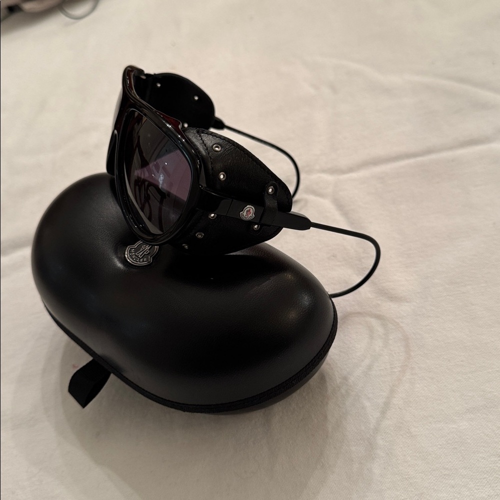 MONCLER ALTITUDE SUNGLASSES 😎